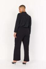 model fra siden med sorte bukser Wasabi WA-KUFA 5 Bukser Black