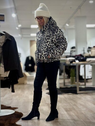 kort leopard jakke. Freequent FQNIALA-JACKET | Rainy Day w. Black