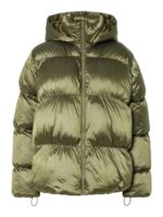 grøn kort vinterjakke med hætte. PIECES PCMILLA Shiny Puffer Jacket Military Olive