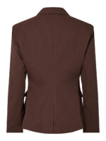 ryggen af oversize brun blazer med asymmetrisk knaplukning. PIECES PCJAMMI OVERSIZED BLAZER Delicioso